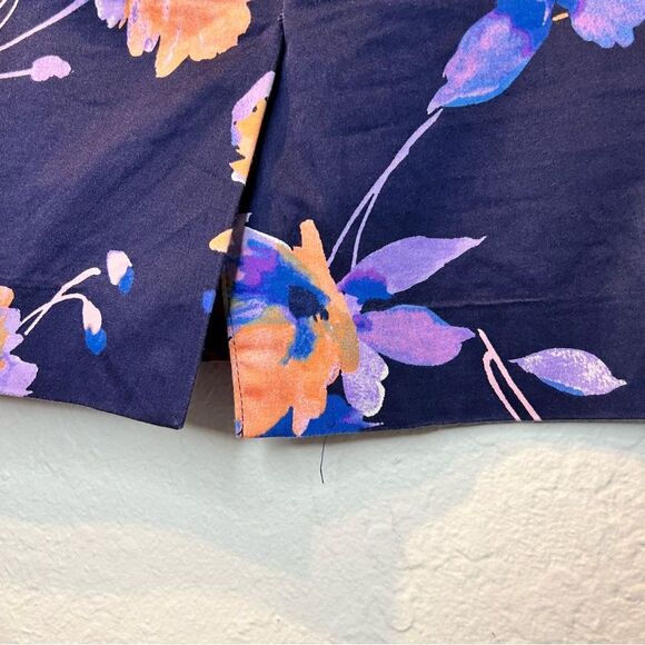 The limited, navy blue and floral pencil skirt. Pockets size 6. - Picture 6 of 8